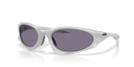 แว่นกันแดด Oakley Suture Coat OO9539-03 เงิน X Prizm Grey แว่นกันแดด Oakley OO9539-03 มุมเฉียง สีเงิน X สำหรับทุกเพศ