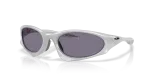 แว่นกันแดด Oakley OO9539-03 มุมเฉียง สีเงิน X สำหรับทุกเพศ