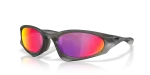 แว่นกันแดด Oakley OO9539-05 มุมเฉียง สีเทาควันด้าน สำหรับทุกเพศ