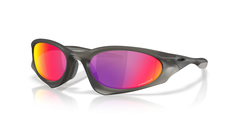 แว่นกันแดด Oakley Suture Coat OO9539-05 Matte Grey Smoke Prizm Road แว่นกันแดด Oakley OO9539-05 มุมเฉียง สีเทาควันด้าน สำหรับทุกเพศ
