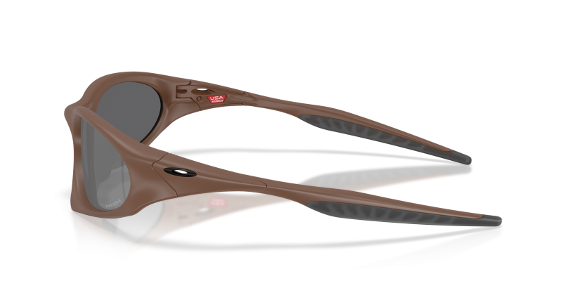 แว่นกันแดด Oakley OO9539-06 มุมข้าง ขาแว่นสีมะฮอกกานีเนื้อแมท
