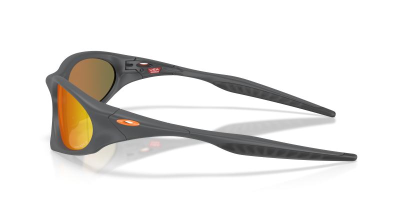 แว่นกันแดด Oakley OO9539-07 มุมข้าง ขาแว่นสี Matte Carbon