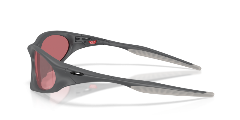 แว่นกันแดด Oakley OO9539-08 มุมข้าง ขาแว่นสี Matte Carbon