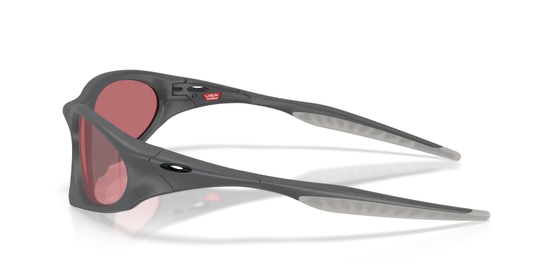 แว่นกันแดด Oakley OO9539-08 มุมข้าง ขาแว่นสี Matte Carbon