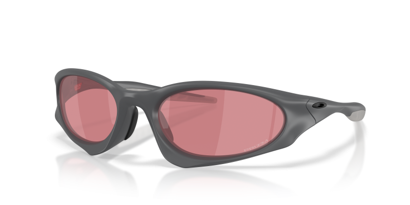 แว่นกันแดด Oakley Suture Coat OO9539-08 Matte Carbon Prizm Dark Golf แว่นกันแดด Oakley OO9539-08 มุมเฉียง สี Matte Carbon สำหรับทุกเพศ