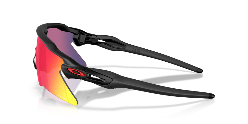 แว่นกันแดด Oakley OO9541-03 มุมข้าง ขาแว่นสีดำด้าน