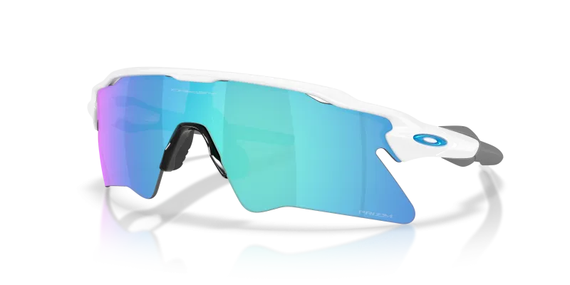 แว่นกันแดด Oakley OO9541-04 มุมเฉียง สี Polished White สำหรับทุกเพศ