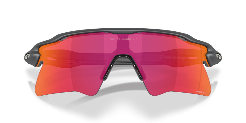 แว่นกันแดด Oakley OO9541-06 close-up ด้านหน้า