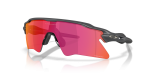 แว่นกันแดด Oakley OO9541-06 มุมเฉียง สี Matte Carbon สำหรับทุกเพศ