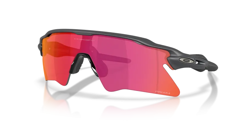 แว่นกันแดด Oakley Radar EV Heater OO9541-06 Matte Carbon Prizm Field แว่นกันแดด Oakley OO9541-06 มุมเฉียง สี Matte Carbon สำหรับทุกเพศ