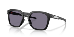 แว่นกันแดด Oakley HSTN SQ 2.0 OO9555-01 Matte Black Prizm Grey แว่นกันแดด Oakley OO9555-01 มุมเฉียง สีดำด้าน สำหรับทุกเพศ