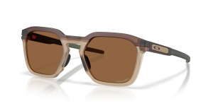 แว่นกันแดด Oakley OO9555-02 มุมเฉียง สี Matte Rootbeer สำหรับทุกเพศ