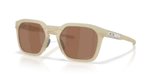 แว่นกันแดด Oakley OO9555-04 มุมเฉียง สีทรายด้าน สำหรับทุกเพศ
