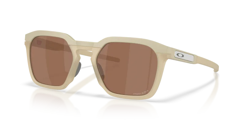 แว่นกันแดด Oakley OO9555-04 มุมเฉียง สีทรายด้าน สำหรับทุกเพศ