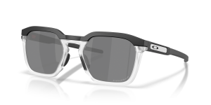แว่นกันแดด Oakley OO9555-05 มุมเฉียง สีดำด้าน สำหรับทุกเพศ