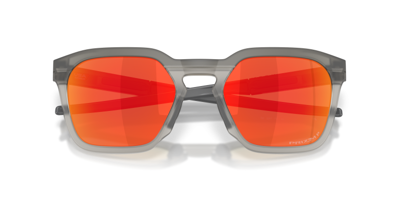 แว่นกันแดด Oakley OO9555-06 close-up ด้านหน้า