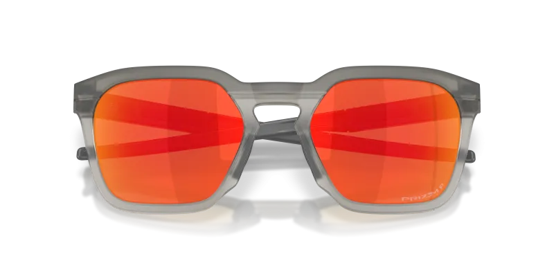 แว่นกันแดด Oakley OO9555-06 close-up ด้านหน้า