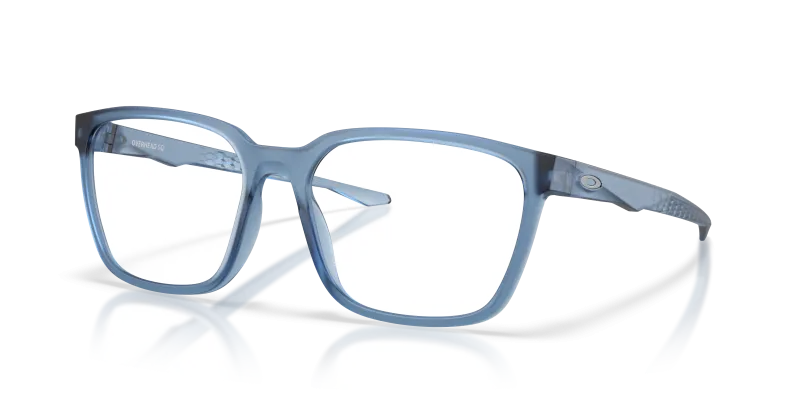 แว่นสายตา Oakley OX8207-03 มุมเฉียง สีทะเลลึกโปร่งแสงด้าน สำหรับผู้ชาย