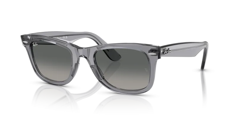 แว่นกันแดด Rayban RB2140F-684671 มุมเฉียง สีเทาโปร่งใส สำหรับทุกเพศ