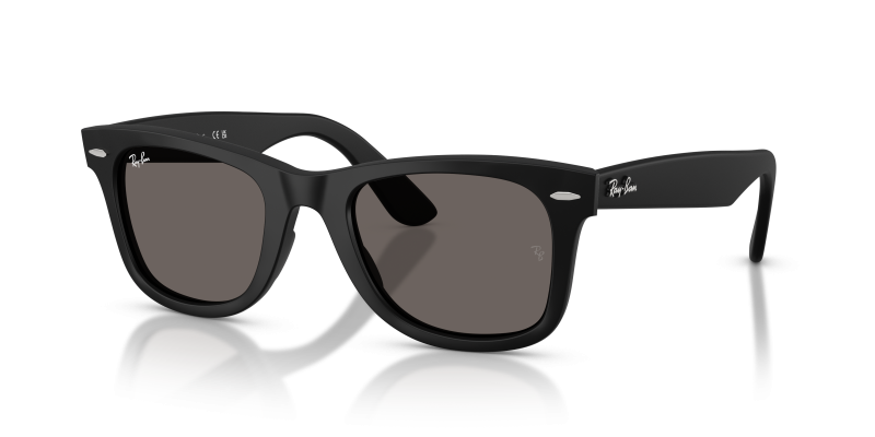 แว่นกันแดด Rayban RB4340-601SB1 มุมเฉียง สีดำด้าน สำหรับทุกเพศ