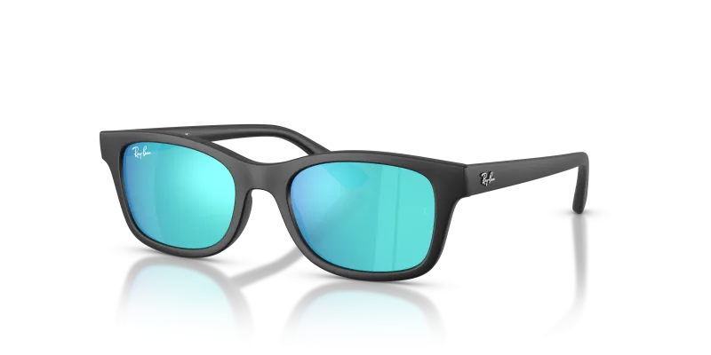 แว่นกันแดด Rayban RJ9086SF-100S55 Matte Black Light Green Mirror แว่นกันแดด Rayban RJ9086SF-100S55 มุมเฉียง สีดำด้าน สำหรับเด็กทุกเพศ