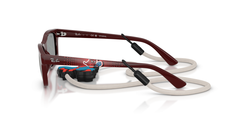 แว่นกันแดด Rayban RJ9086SF-7232AI มุมข้าง ขาแว่นสีแดงเข้ม