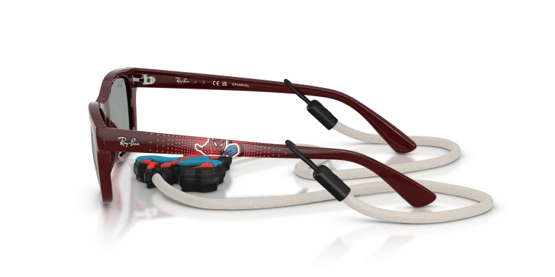 แว่นกันแดด Rayban RJ9086SF-7232AI มุมข้าง ขาแว่นสีแดงเข้ม
