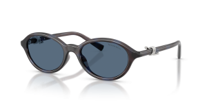 แว่นกันแดด Tiffany & Co TF4266U-847380 มุมเฉียง สี Sapphire Havana สำหรับผู้หญิง