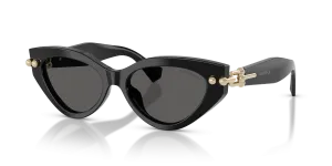 แว่นกันแดด Tiffany & Co TF4268U-8001S4 มุมเฉียง สีดำ สำหรับผู้หญิง