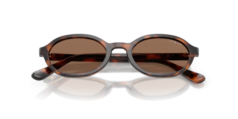 แว่นกันแดด Vogue VJ2036-271873 close-up ด้านหน้า