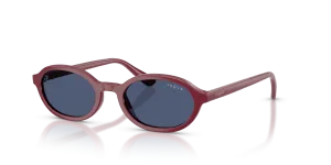 แว่นกันแดด Vogue VJ2036-287580 มุมเฉียง สีเชอร์รีเต็มกรอบ สำหรับเด็กทุกเพศ