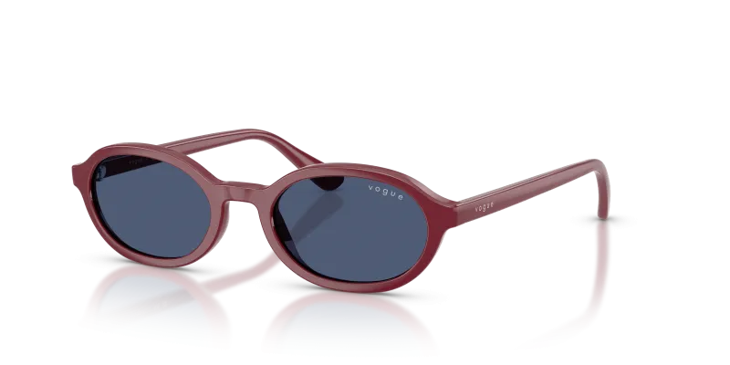 แว่นกันแดด Vogue VJ2036-287580 Full Cherry Dark Blue แว่นกันแดด Vogue VJ2036-287580 มุมเฉียง สีเชอร์รีเต็มกรอบ สำหรับเด็กทุกเพศ