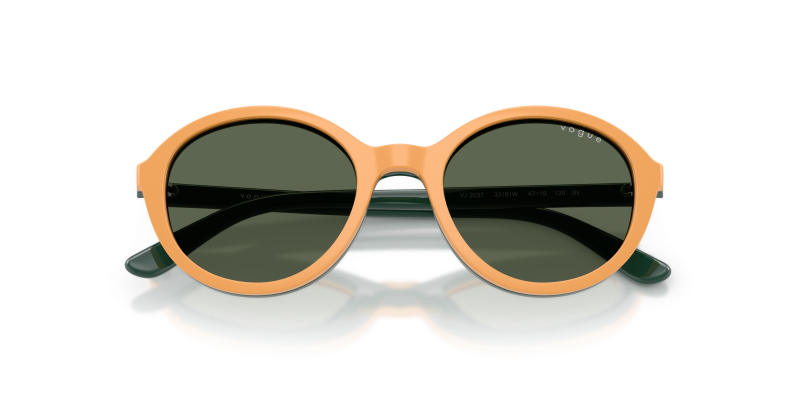 แว่นกันแดด Vogue VJ2037-33181W close-up ด้านหน้า