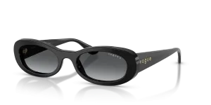 Vogue VO5582S W44/T3 แว่นกันแดดเลนส์โพลาไรซ์ไล่ระดับเทา ทรงรี สำหรับผู้หญิง
