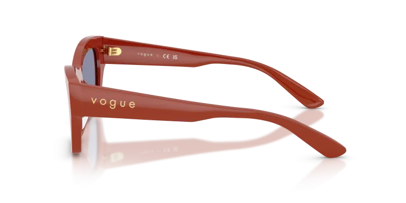 แว่นกันแดด Vogue VO5658SU 3244/1 มุมข้าง ทรงผีเสื้อสีอิฐ