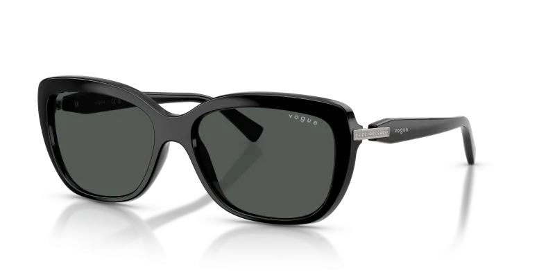 แว่นกันแดด Vogue VO5678SB W44/87 Black Dark Grey Vogue VO5678SB W44/87 แว่นกันแดดทรงผีเสื้อประดับสตราสเลนส์เทาเข้ม สำหรับผู้หญิง