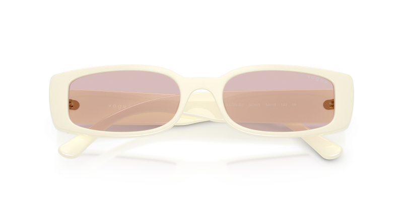 แว่นกันแดด Vogue VO5725SU-3239/5 close-up ด้านหน้า