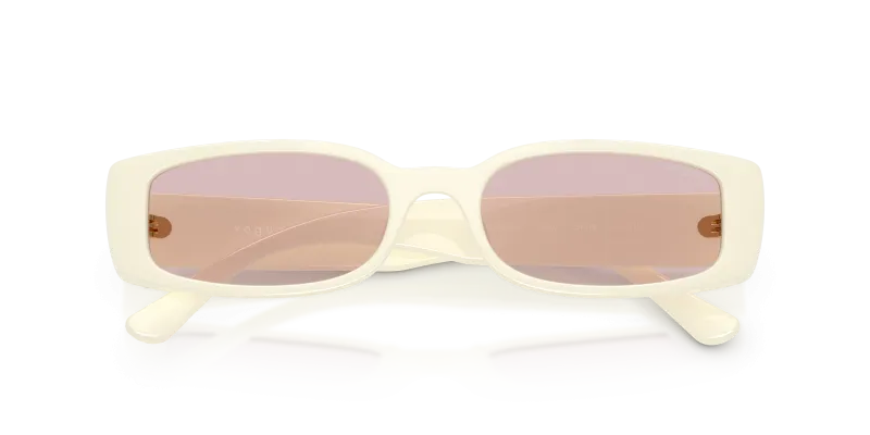 แว่นกันแดด Vogue VO5725SU-3239/5 close-up ด้านหน้า