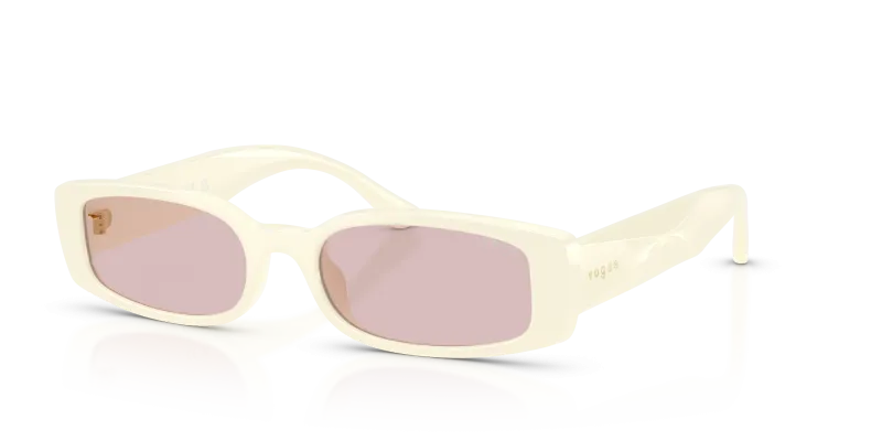แว่นกันแดด Vogue VO5725SU-3239/5 มุมเฉียง สี Full Cream สำหรับผู้หญิง