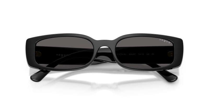 แว่นกันแดด Vogue VO5725SU-W44/87 close-up ด้านหน้า