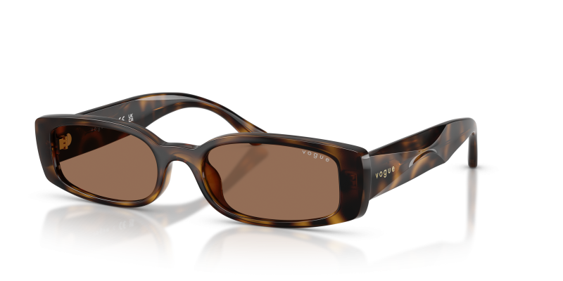 แว่นกันแดด Vogue VO5725SU-W65673 Dark Havana Dark Brown แว่นกันแดด Vogue VO5725SU-W65673 มุมเฉียง สีฮาวานาเข้ม สำหรับผู้หญิง