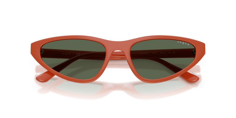 แว่นกันแดด Vogue VO5726SU-331071 close-up ด้านหน้า