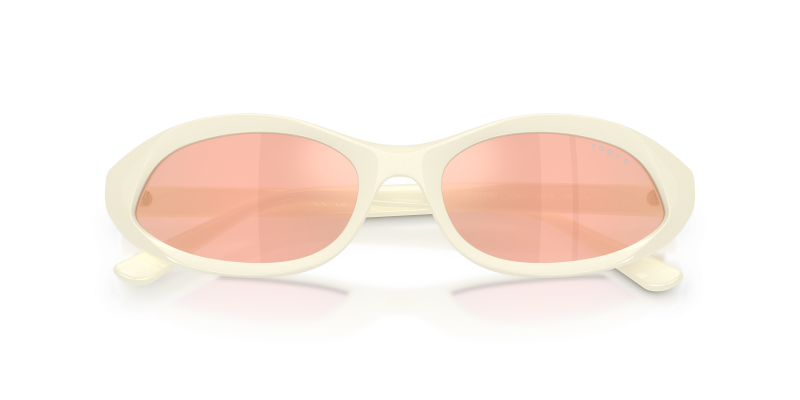 แว่นกันแดด Vogue VO5727SU-32397J close-up ด้านหน้า