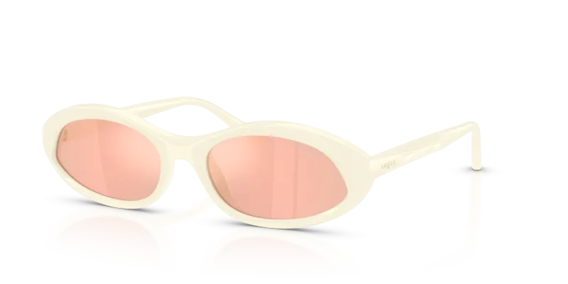 แว่นกันแดด Vogue VO5727SU-32397J มุมเฉียง สี Full Cream สำหรับผู้หญิง