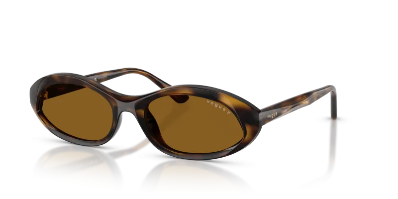แว่นกันแดด Vogue VO5727SU-W65683 Dark Havana Dark Brown Polarized แว่นกันแดด Vogue VO5727SU-W65683 มุมเฉียง สีฮาวานาเข้ม สำหรับผู้หญิง