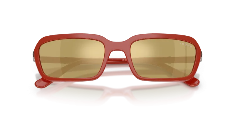 แว่นกันแดด Vogue VO5744S-3330O8 close-up ด้านหน้า
