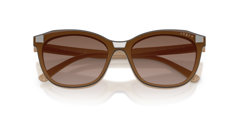 Vogue VO5746S-33261W แว่นกันแดด close-up ด้านหน้า
