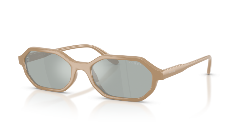 แว่นกันแดด Vogue VO5749S-33261N มุมเฉียง สี Full Taupe สำหรับผู้หญิง