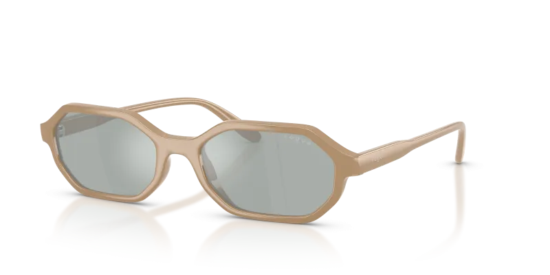 แว่นกันแดด Vogue VO5749S-33261N มุมเฉียง สี Full Taupe สำหรับผู้หญิง