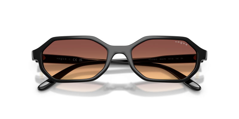 แว่นกันแดด Vogue VO5749S-W44/78 close-up ด้านหน้า
